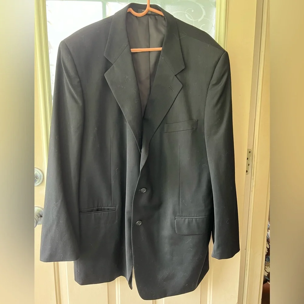 Petrocelli 💯 wool black suit jacket in size 48L. In great shape, lined.